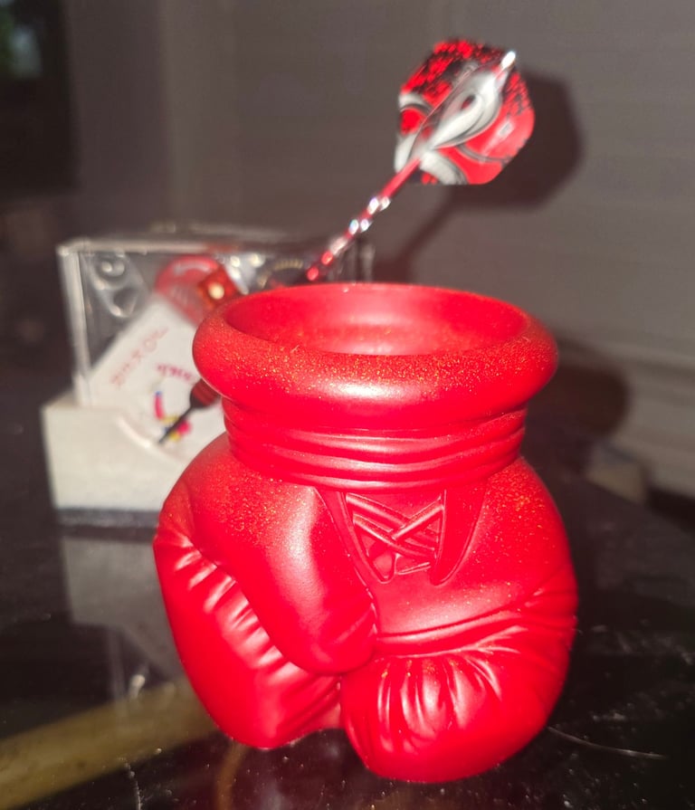 Boxing glove plant pot 