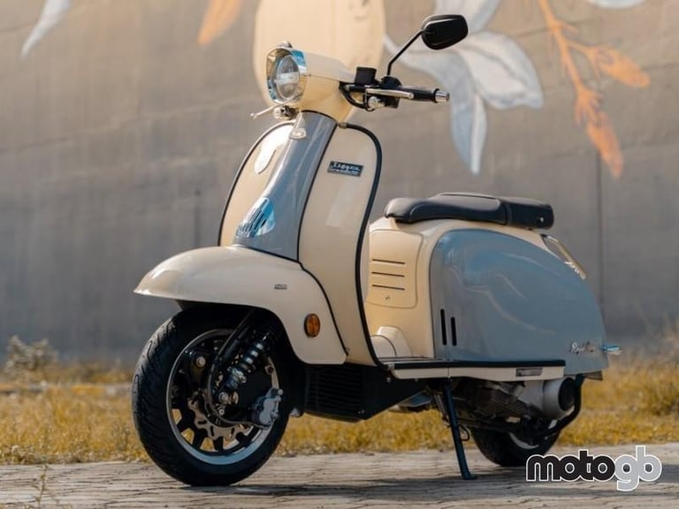 Royal Alloy TG 125cc S a Modern Classic Retro Automatic Moped Scooter For Sal...