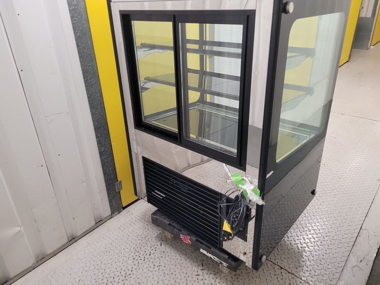 Polar 90 cm Commercial Catering Patisseries cake display fridge  Excellent condition 
