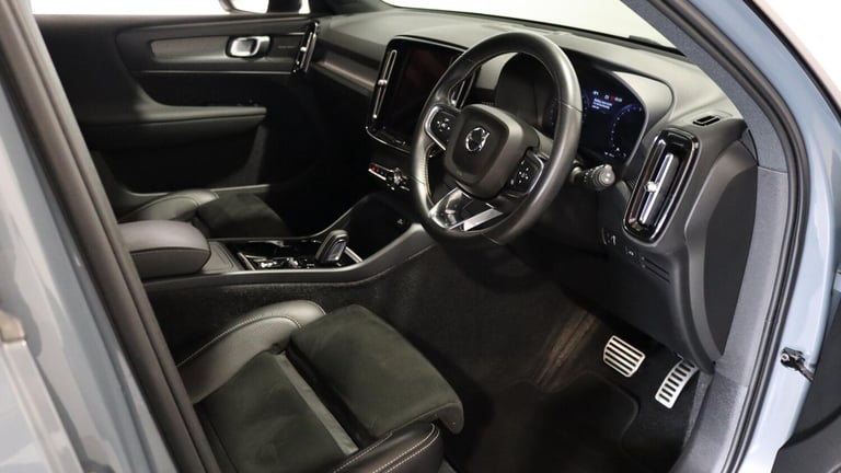  Volvo XC40 T3 R-Design (Lounge Pack, Sunroof, Harman Kardon, 360 Camera, BLIS) Petrol Automatic
