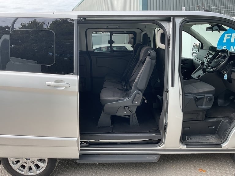 2021 Ford Tourneo Custom 320 EcoBlue Titanium 8 Seat Minibus Diesel Manual