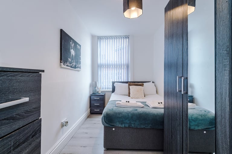 Short/Mid Stays, Contractors, Large House in Anfield