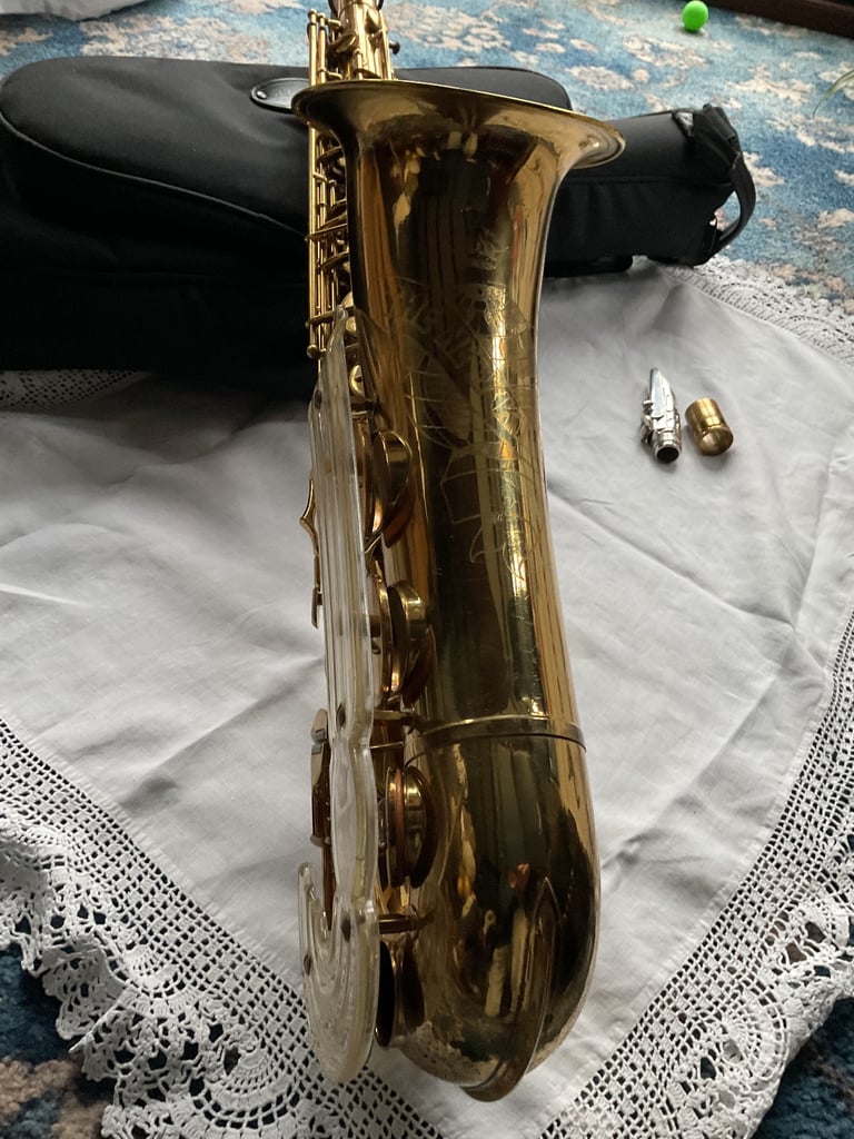 KIEWORTH 'NEW KING' TENOR SAXOPHONE SERIAL NO. 28205 + SILVER SELMER MOUTHPIECE + CASE