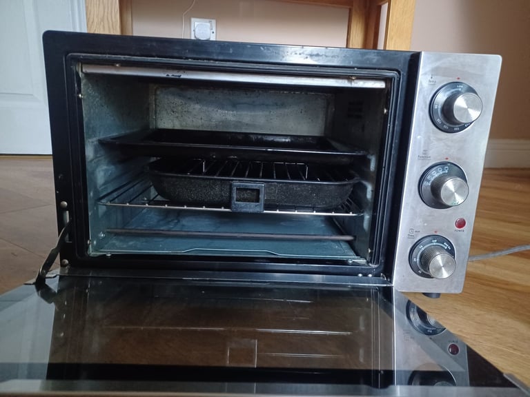 Cookworks mini oven nearly new