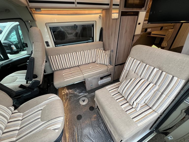 Wildax Solaris XL Campervan | 6801miles | 4-berth/4-belt | Bathroom & shower | 