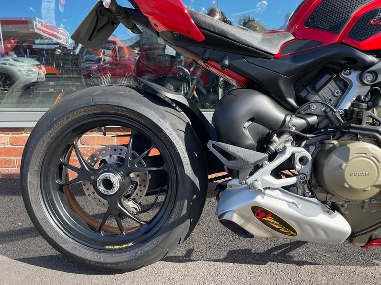 Ducati Streetfighter V4 S