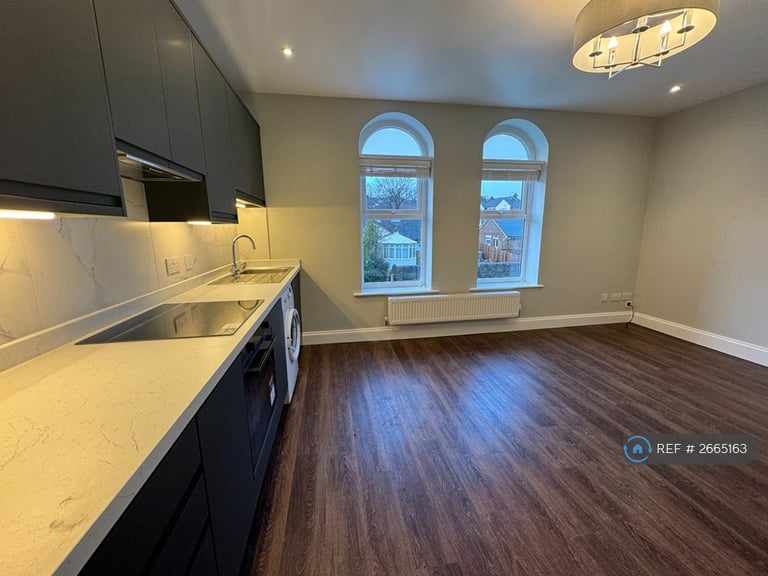 2 bedroom flat in Preston Road, Whittle-Le-Woods, Chorley, PR6 (2 bed) (#2665163)