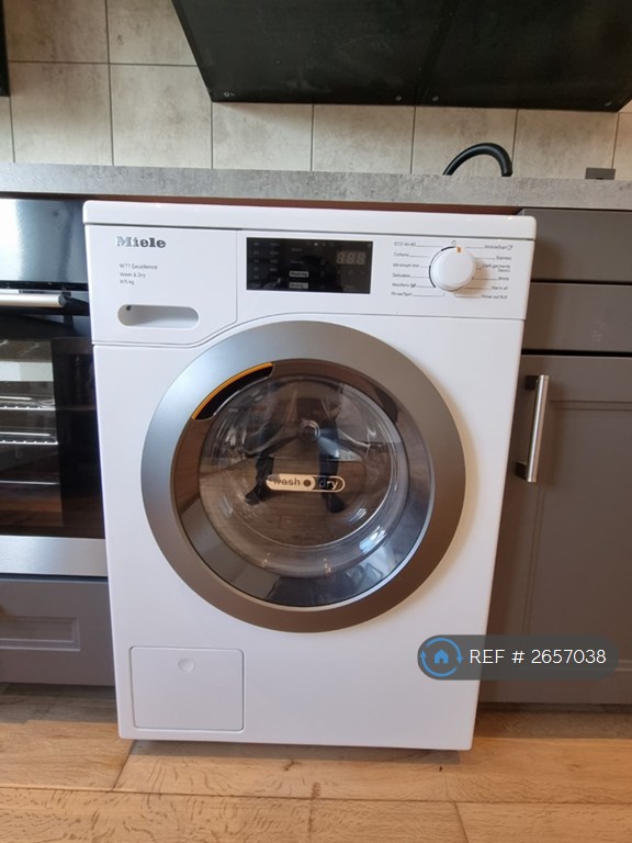 3 bedroom flat in The Ridgeway, London, W3 (3 bed) (#2657038)