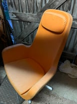 Really comfy retro swivel/office chair in orange 