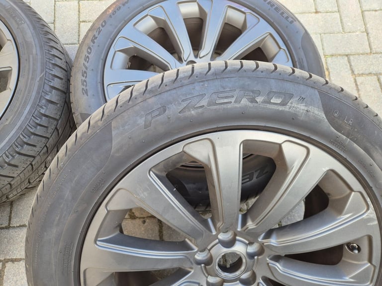 Genuine Land rover Velar Alloy Wheels and tyres 