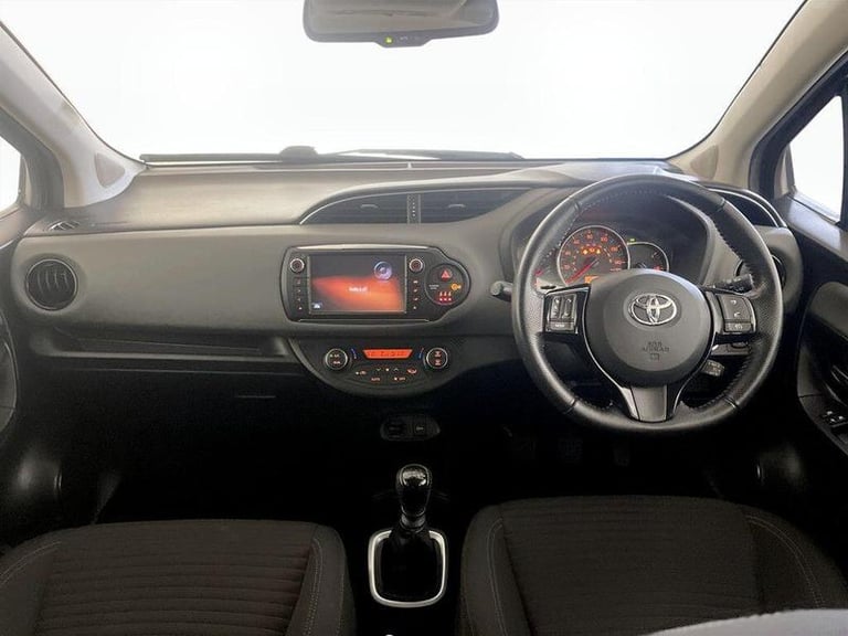 2017 Toyota Yaris 1.33 VVT-i Design 5dr HATCHBACK PETROL Manual