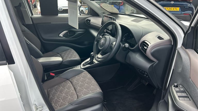 2022 Toyota Yaris Cross 1.5 Hybrid Excel 5dr CVT [Panoramic Roof] Hybrid Estate Estate Hybrid Aut...