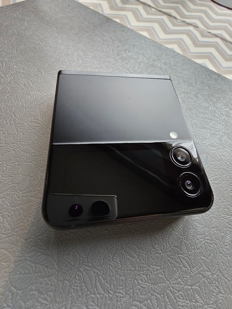 image for Samsung Galaxy Z Flip3 256GB Unlocked