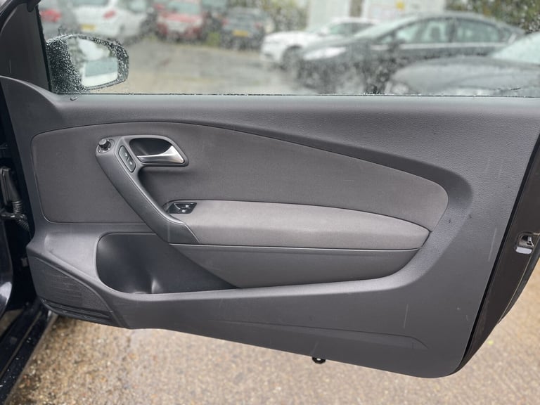 VOLKSWAGEN POLO 1.4 SE 2011
