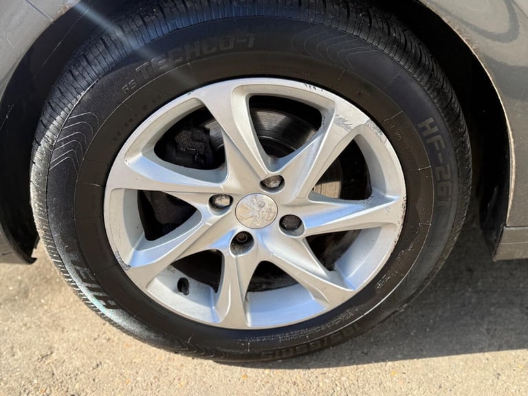 2015 Peugeot 208 1.2 VTi PureTech Active Euro 6 5dr HATCHBACK Petrol Manual