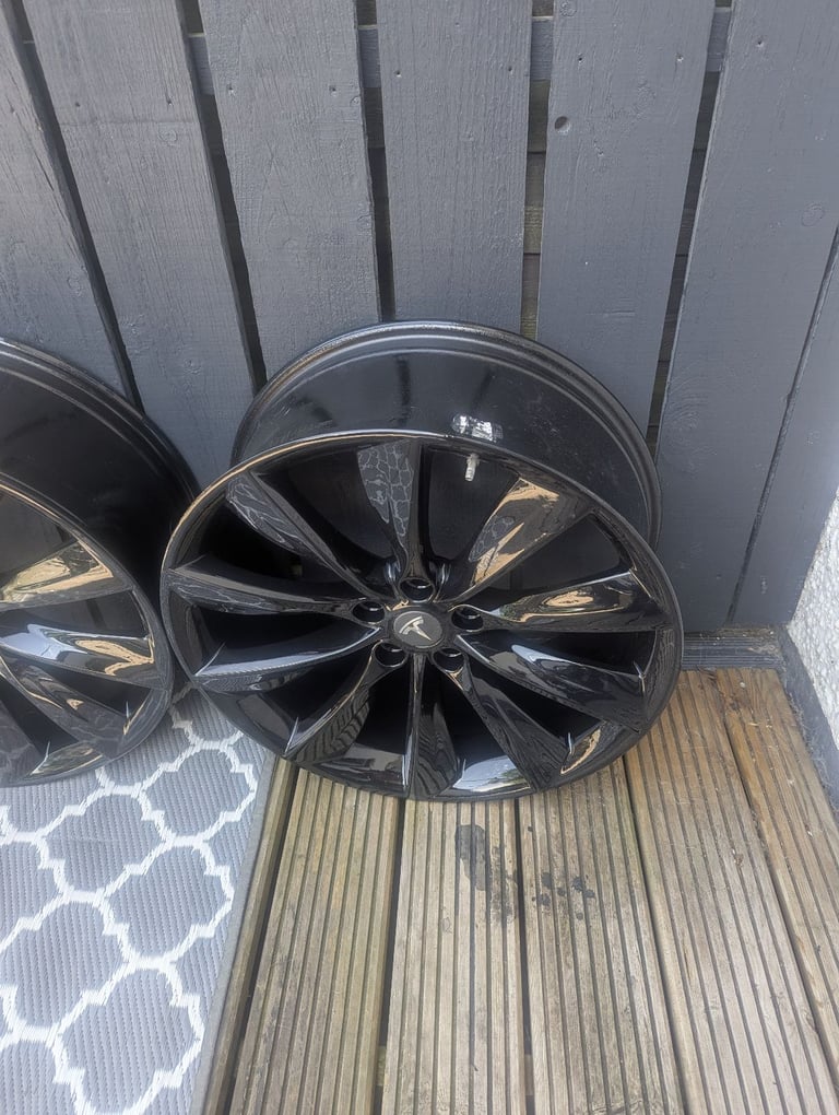 Tesla 21 inch wind turbine alloys 