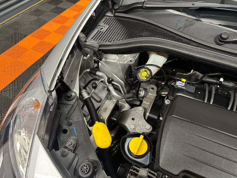 2012 Renault Clio 1.2 16V Dynamique TomTom 5dr HATCHBACK Petrol Manual