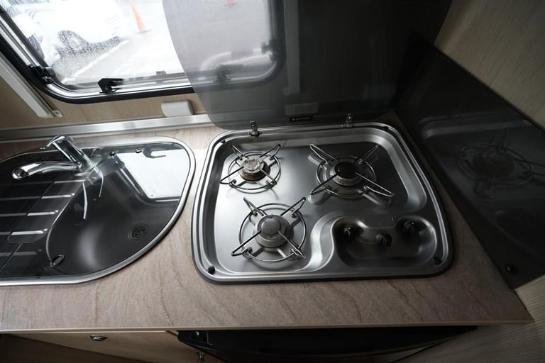 Burstner Ixeo Time it 585 FIAT 4 BERTH 4 TRAVEL SEAT MOTORHOME