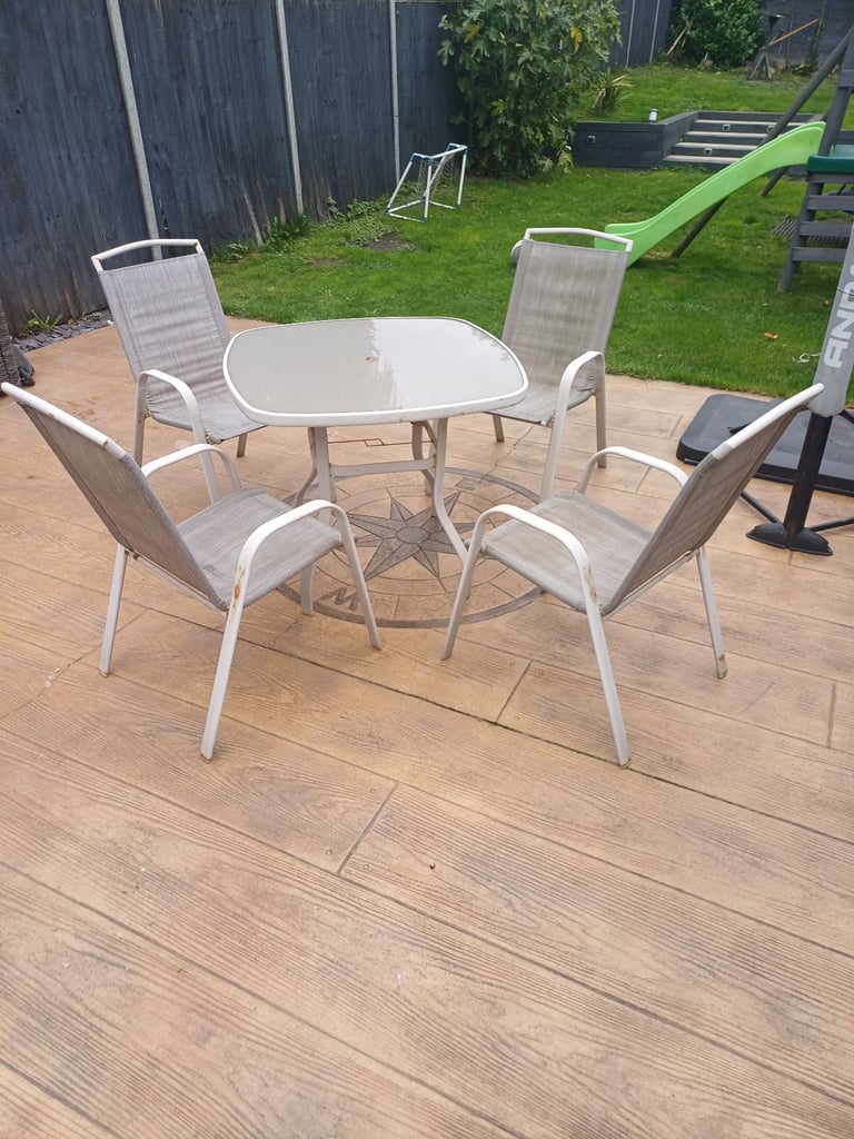 Garden table with 4 chairs 