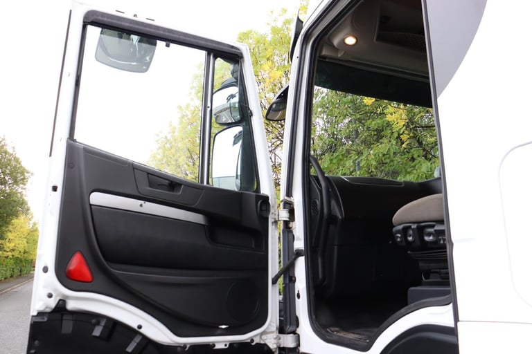 IVECO STRALIS 460 HI-WAY 6X2 MIDLIFT TRACTOR (2017)