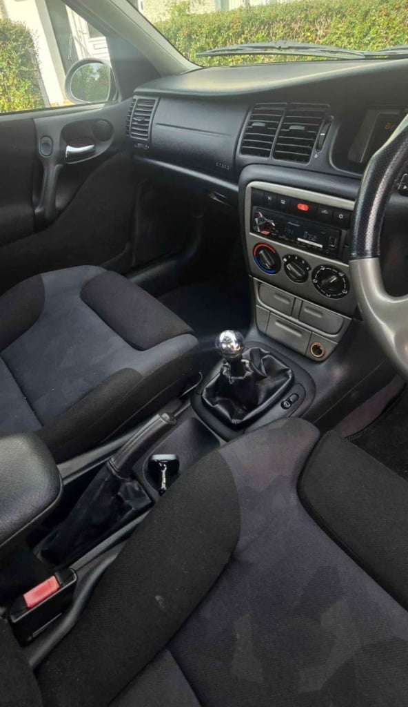 Vauxhall, VECTRA, Saloon, 2002, Manual, 2597 (cc), 4 doors