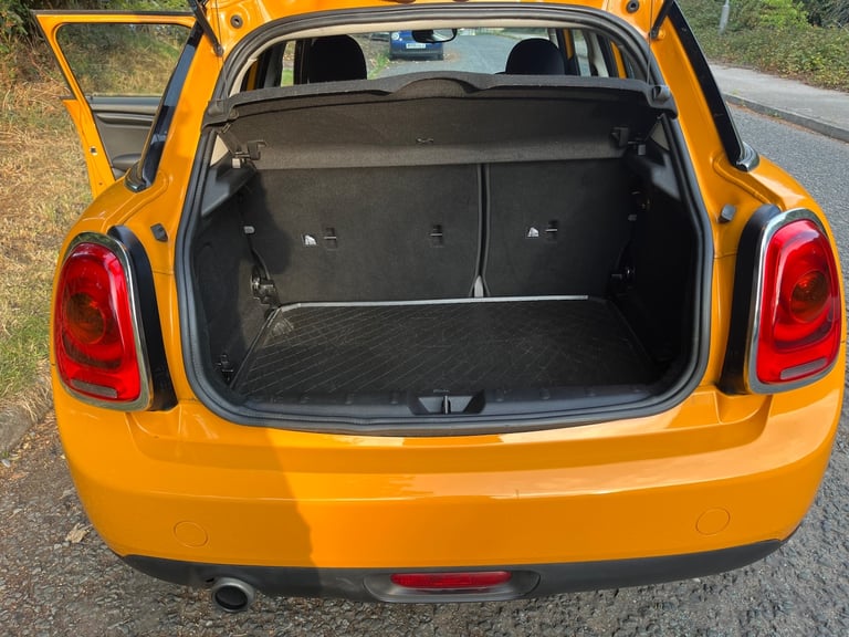 MINI COOPER 1.5 PETROL 5 DOOR. STUNNING LOOKING LONG MOT