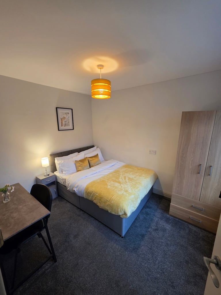 1 Double Bed Luxury Room to Let - ALL BILLS Incl.** LS6 3HA