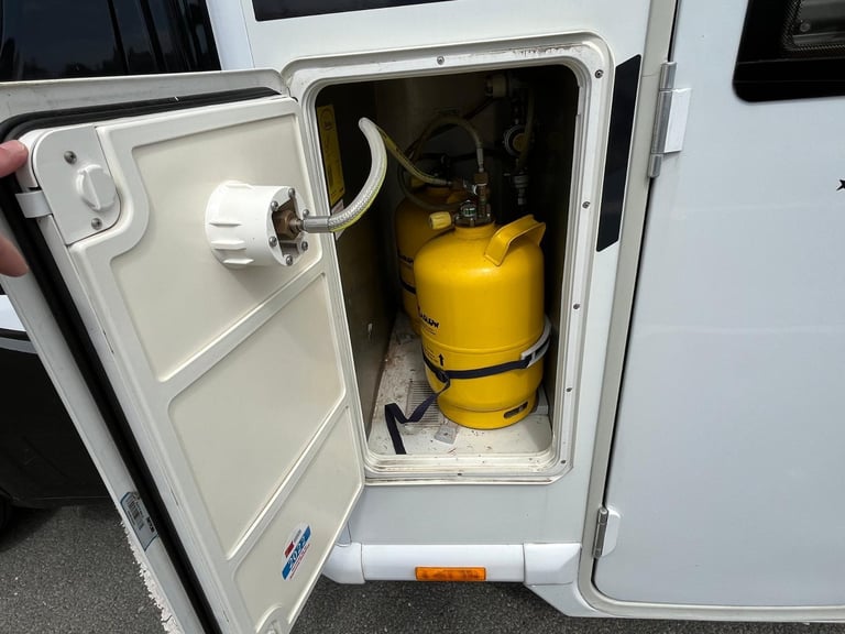 Bailey Autograph 765, 6 Berth, End Lounge, Electric Drop Down Bed