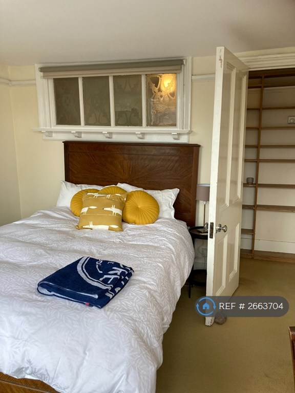 2 bedroom flat in Doughty Street, London, WC1N (2 bed) (#2663704)