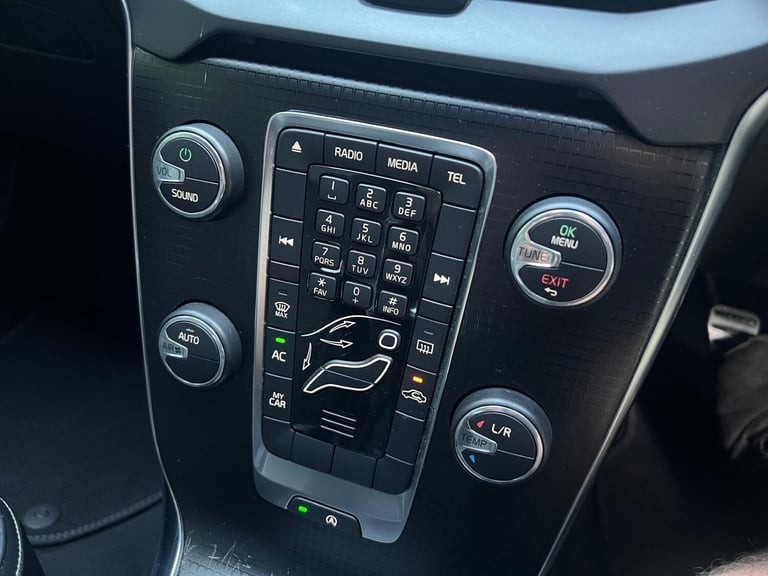 2018 Volvo V40 2.0 T2 R-Design Euro 6 (s/s) 5dr HATCHBACK Petrol Manual