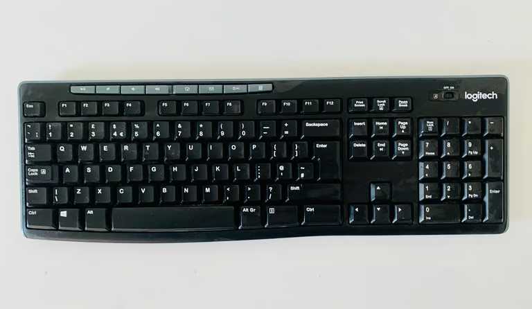 Logitec Wireless mouse and Keyboard