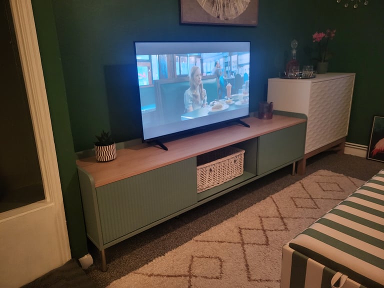 Lovely retro style tv unit 