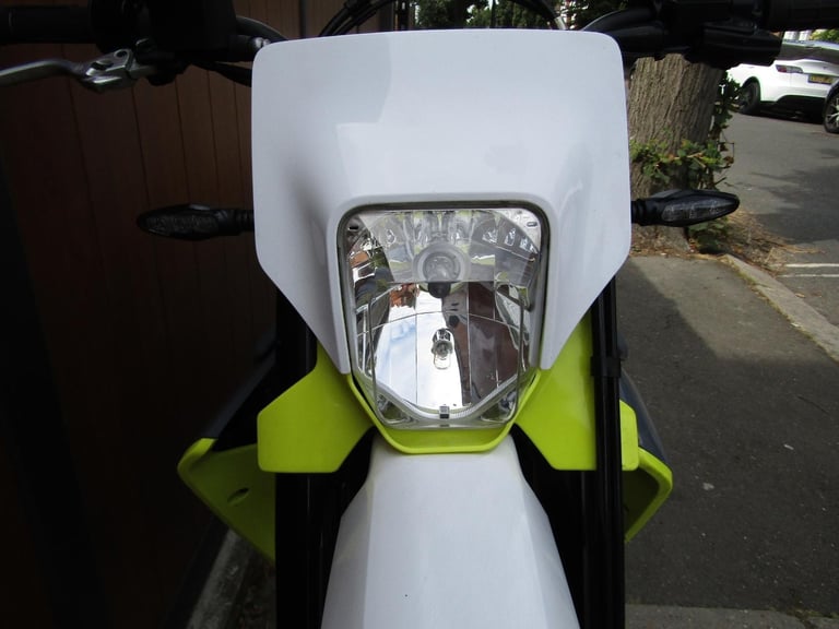HUSQUVARNA SUPER MOTO 701 *ONLY 1400 MILES* S C EXHAUST * LOVELY * REDUCED* 