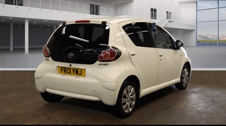 2013 Toyota AYGO 1.0 VVT-i Move with Style 5dr HATCHBACK Petrol Manual