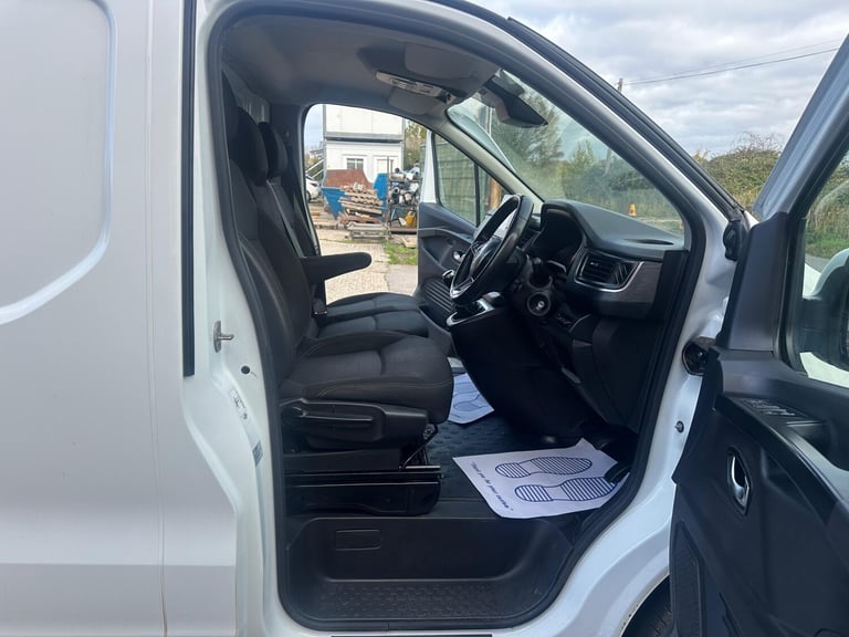 2022 Renault Trafic 2.0 dCi Blue LL30 Sport L2 H1 Euro 6 (s/s) 5dr PANEL VAN Diesel Manual