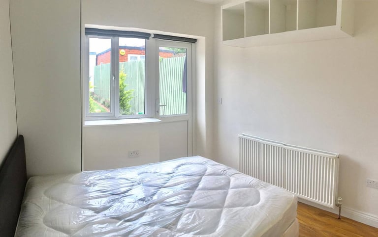4 Bedroom Flat to rent in Neasden