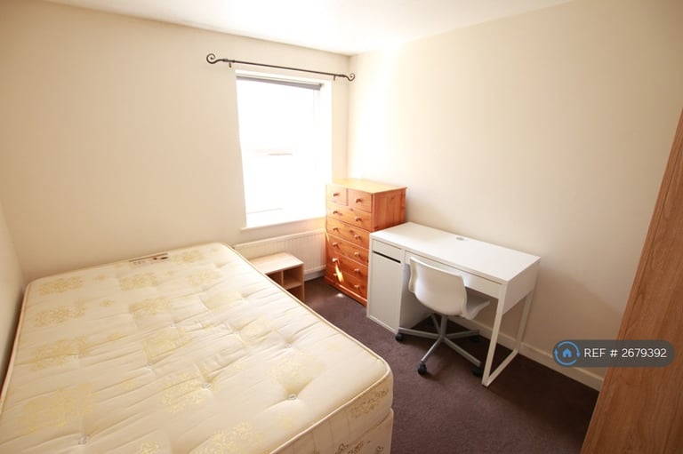 3 bedroom house in Stanway Cottages, Reading, RG6 (3 bed) (#2679392)