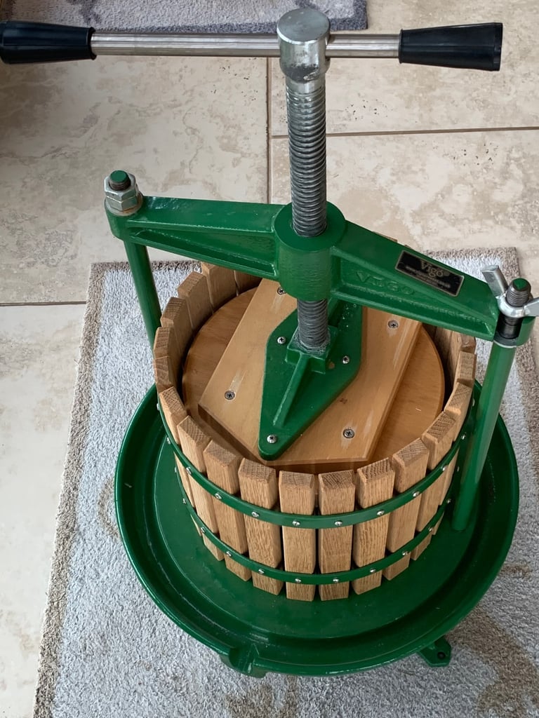 Vigo fruit crusher and 12L cast iron press