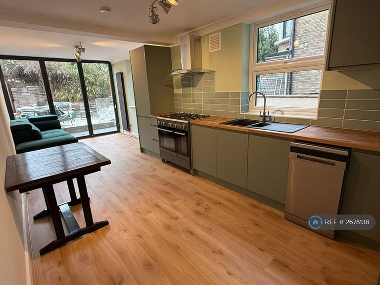 4 bedroom house in London, London, E5 (4 bed) (#2678138)