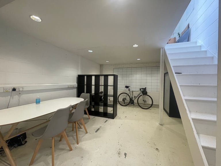Whole ground floor of mezzanine studio to rent near Finsbury Park & the Arsenal Stadium, N7. 