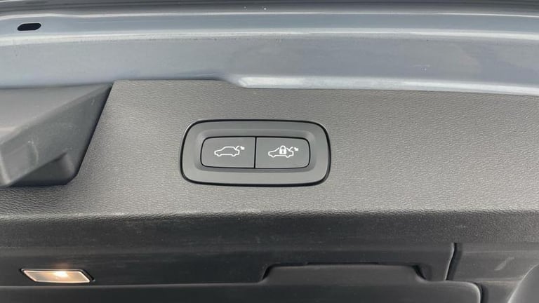 2022 Volvo V60 Recharge Plus T6 AWD plug-in hybrid Electric/Petrol Dark Automatic Estate Hybrid A...