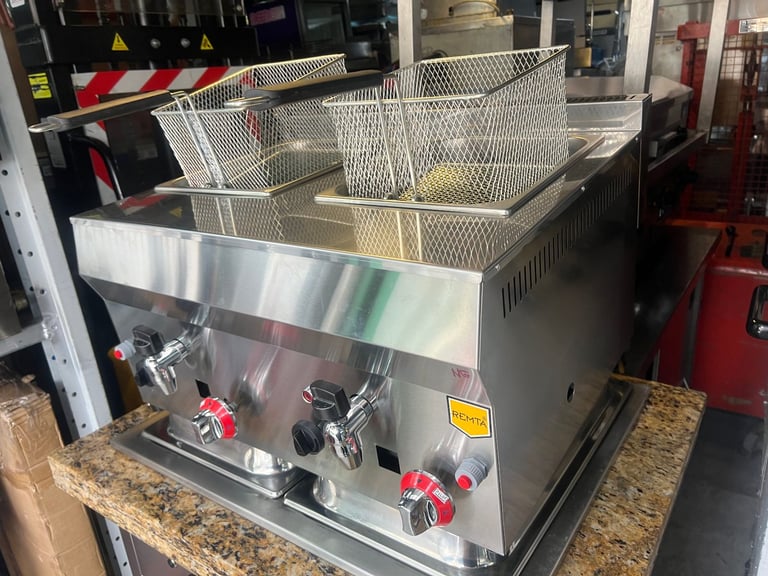 NEW GAS TWIN TANK FRYER CATERING COMMERCIAL KITCHEN CAFE KEBAB BBQ KITCHEN 