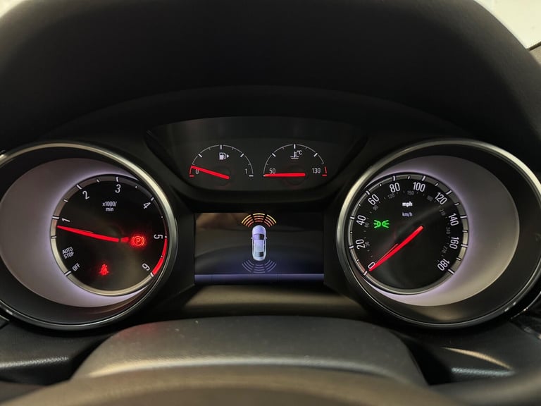 2017 Vauxhall Insignia 2.0 Turbo D SRi Vx-line Nav 5dr HATCHBACK DIESEL Manual