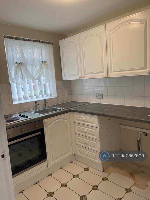 1 bedroom flat in Willow Court, Standish, Wigan, WN6 (1 bed) (#2667609)
