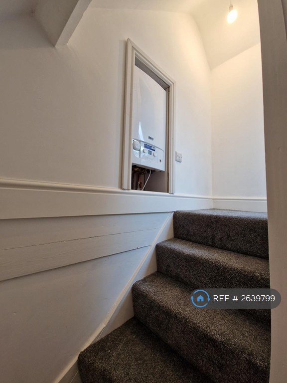 2 bedroom flat in Smisby Road, Ashby-De-La-Zouch, LE65 (2 bed) (#2639799)