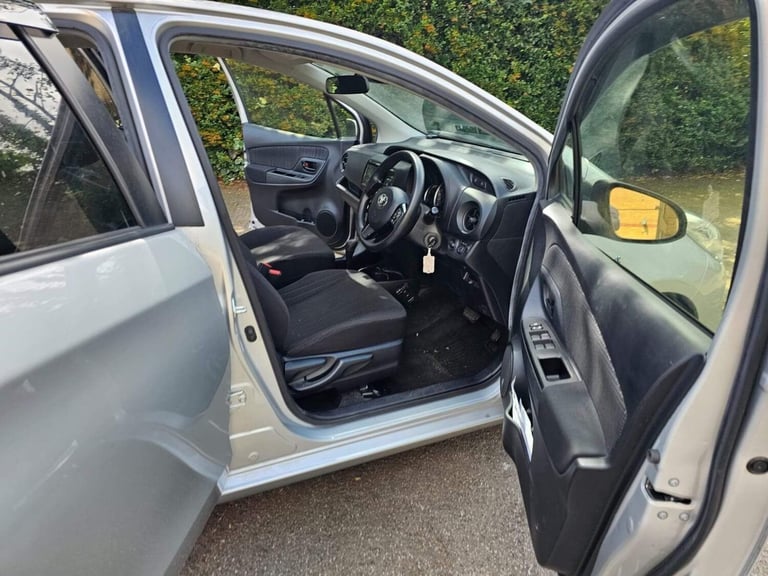 2018 Toyota Yaris 1.5 VVT-h Icon Tech E-CVT Euro 6 (s/s) 5dr Hatchback HYBRID ELECTRIC Automatic