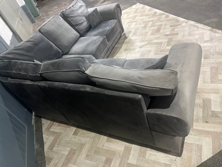 High quality grey L shape sofa, FREE DELIVERY 