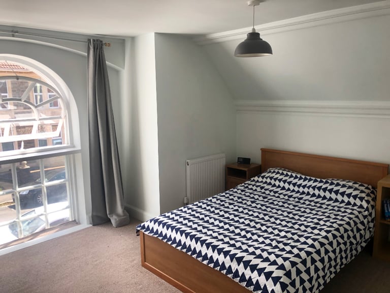 All inclusive: Fully furnished double room in a Grade II listed Victorian school house