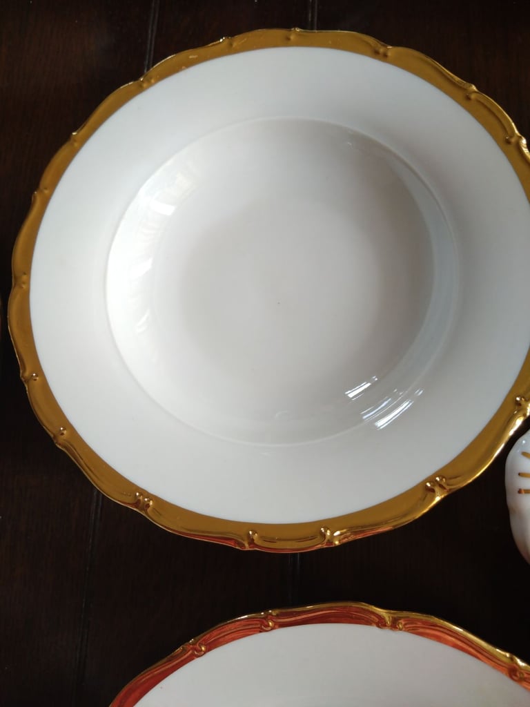 Dinner set white with gold rim