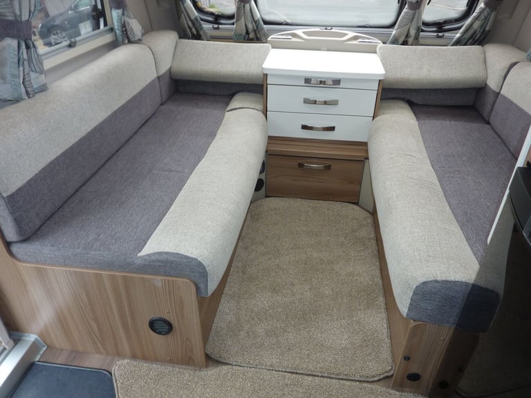 Swift Charisma FIXED ISLAND BED 2018